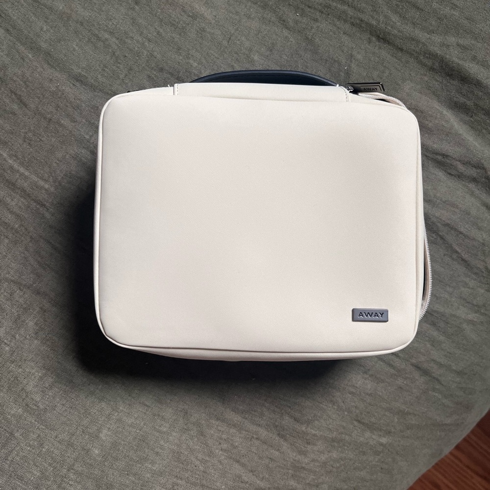Away “The Cosmetics Bag” NWOT